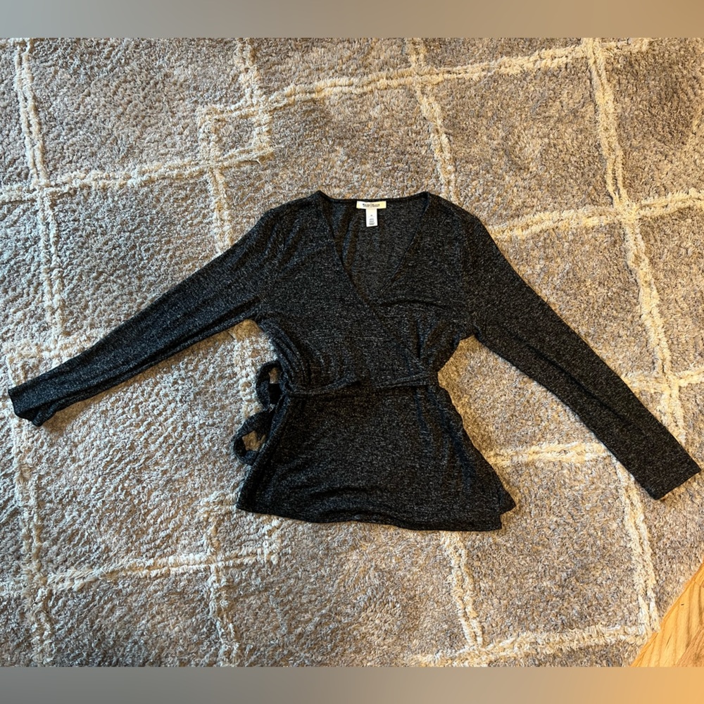 White House Black Market size M wrap top in variegated dark grey/black.